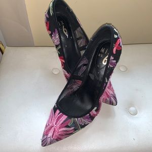 MIX NO. 6 DIGNITY Embroidered Stilettos Pumps Size 9